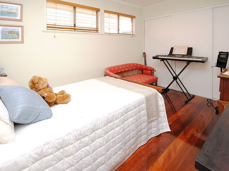 13 McIntyre Street, Wooloowin QLD 4030