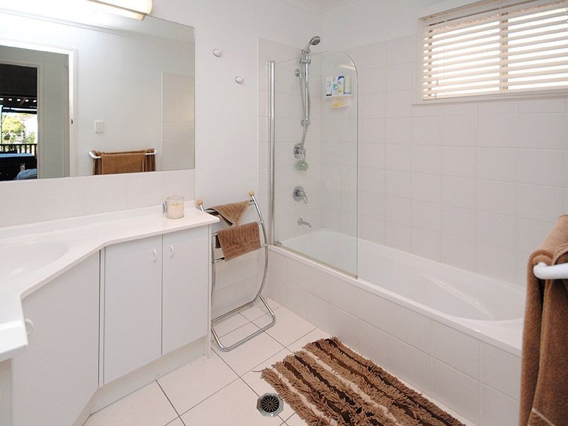 13 McIntyre Street, Wooloowin QLD 4030