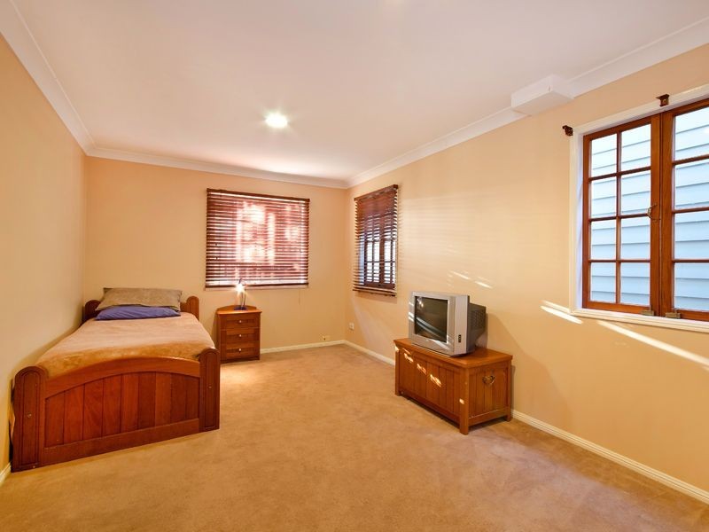 31 Almond Street, Northgate QLD 4013