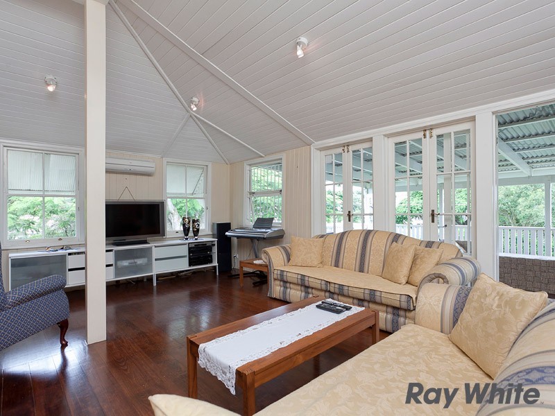 25 Stewart Ave, Wooloowin QLD 4030