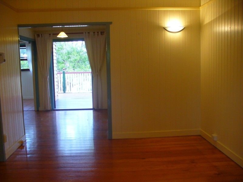 75 Lanham Ave, Grange QLD 4051