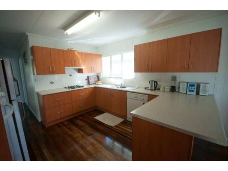 6 Lima Street, Nudgee Beach QLD 4014