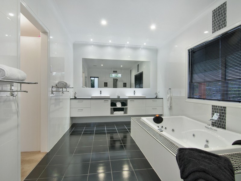 11 Bertha Street, Wooloowin QLD 4030