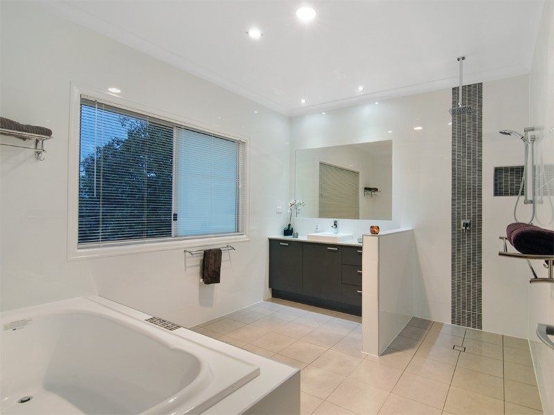11 Bertha Street, Wooloowin QLD 4030