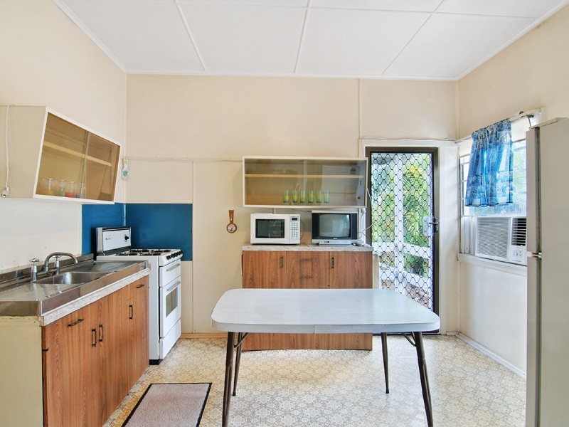 14 Thirteenth Avenue, Kedron QLD 4031