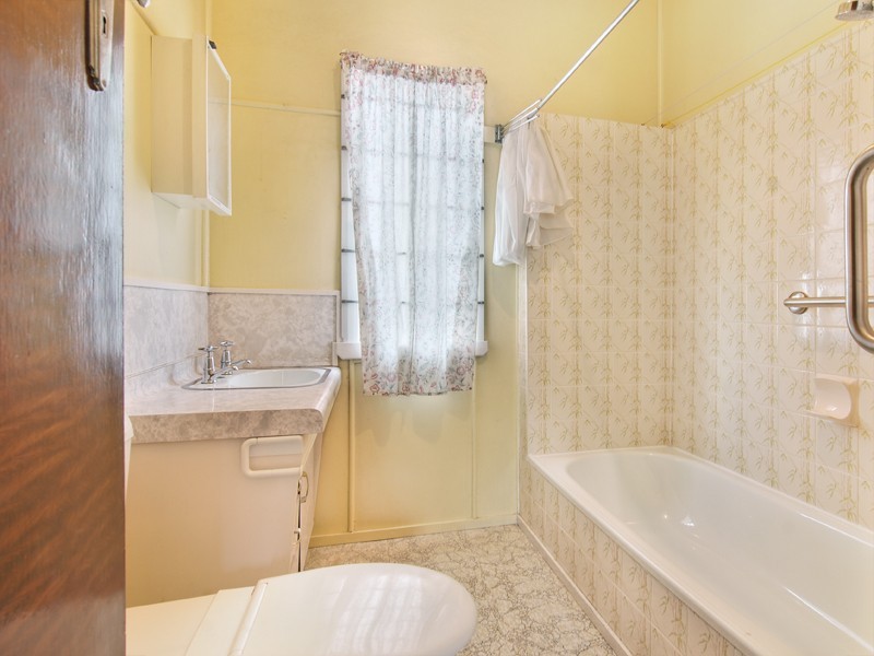 14 Thirteenth Avenue, Kedron QLD 4031