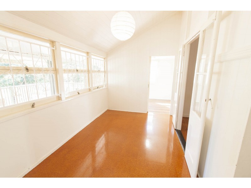 10 Dawson Street, Wooloowin QLD 4030