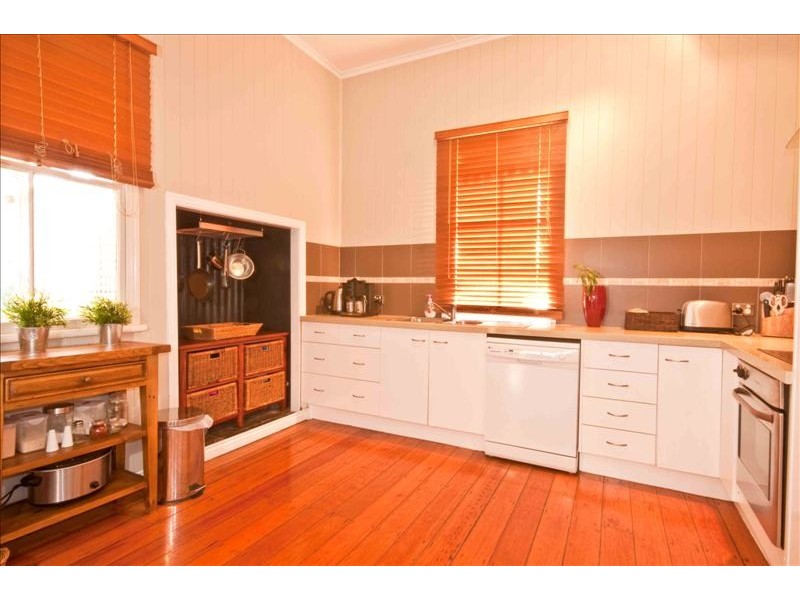 10 Jeffcott Street, Wavell Heights QLD 4012