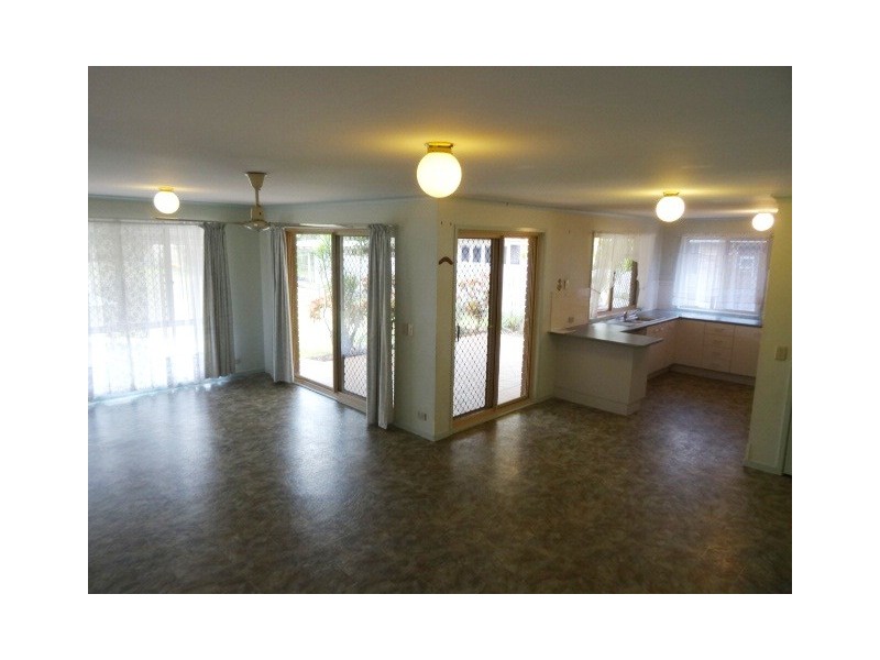 10 Lima Street, Nudgee Beach QLD 4014