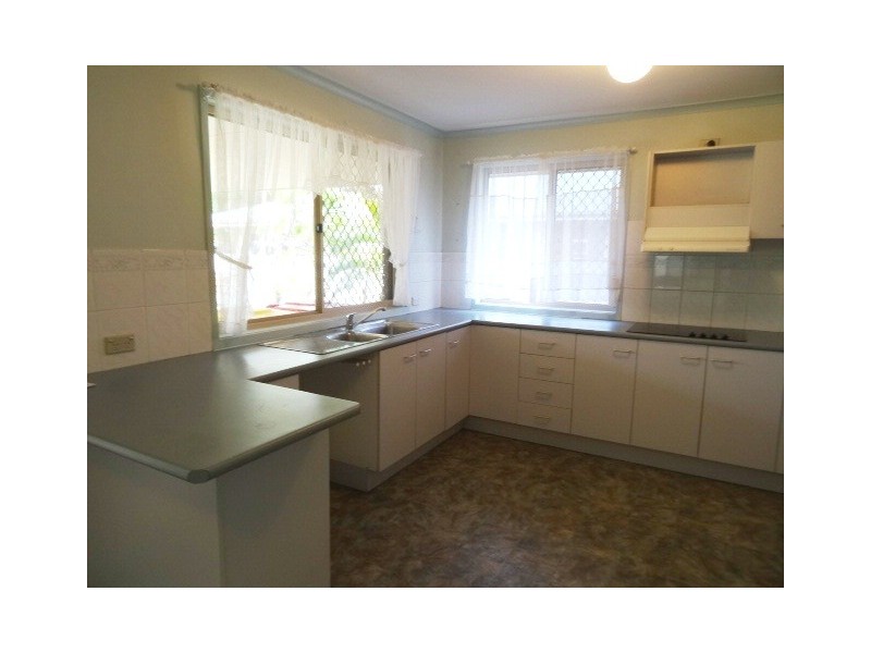 10 Lima Street, Nudgee Beach QLD 4014