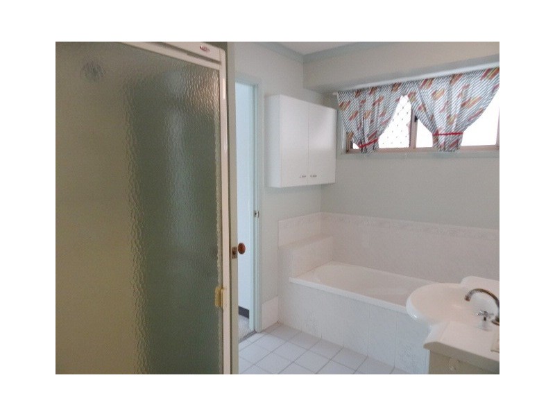 10 Lima Street, Nudgee Beach QLD 4014