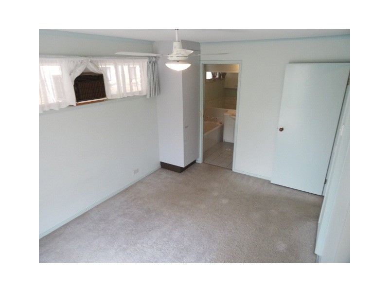 10 Lima Street, Nudgee Beach QLD 4014