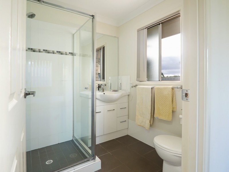 Unit 2/2 Rose Lea Court, Warwick QLD 4370