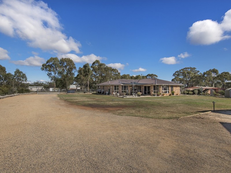 9 Leslie Lane, Hendon QLD 4362