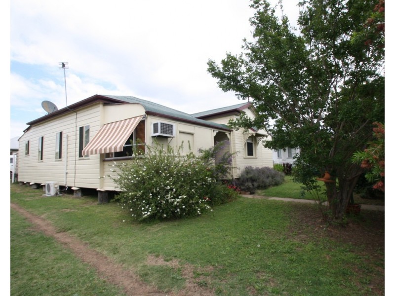 102 Wood Street, Warwick QLD 4370