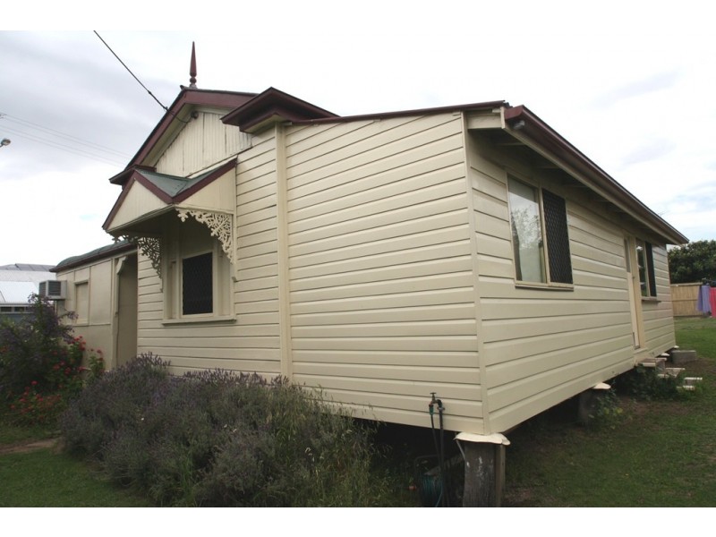 102 Wood Street, Warwick QLD 4370