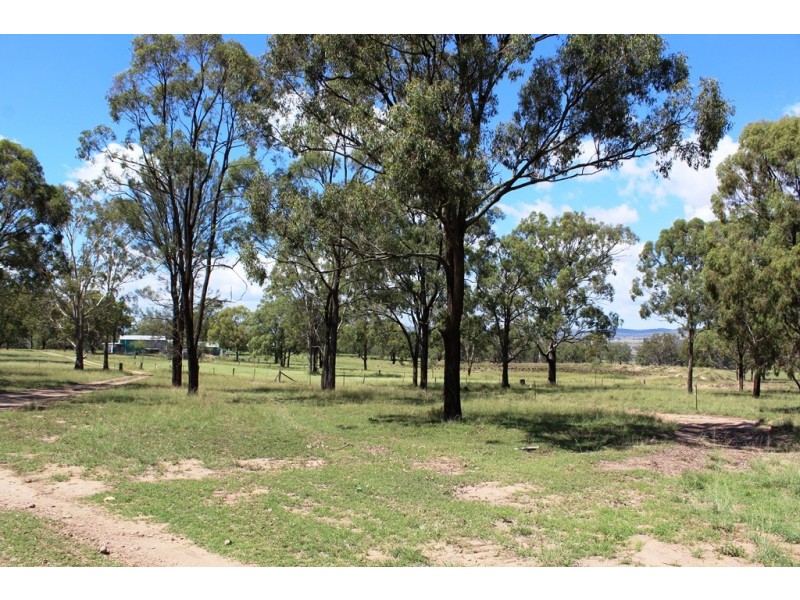 652 Upper Wheatvale Rd, Massie QLD 4370