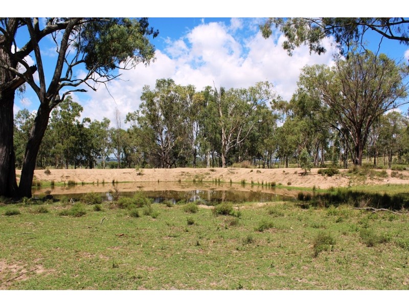 652 Upper Wheatvale Rd, Massie QLD 4370