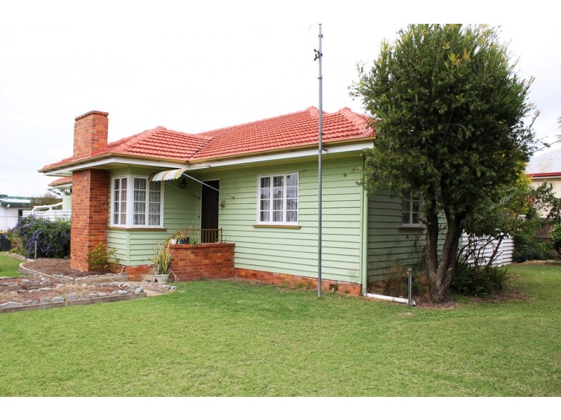 16C Wood St, Warwick QLD 4370