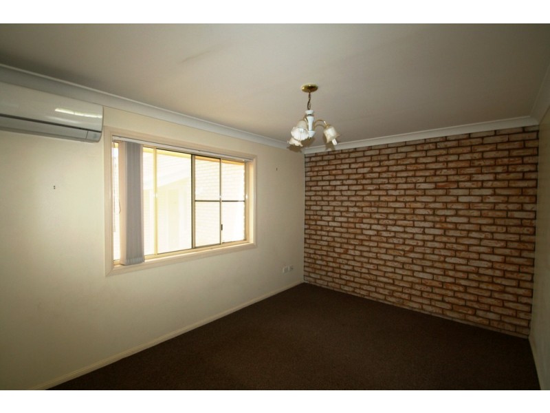 4/10 Dragon, Warwick QLD 4370