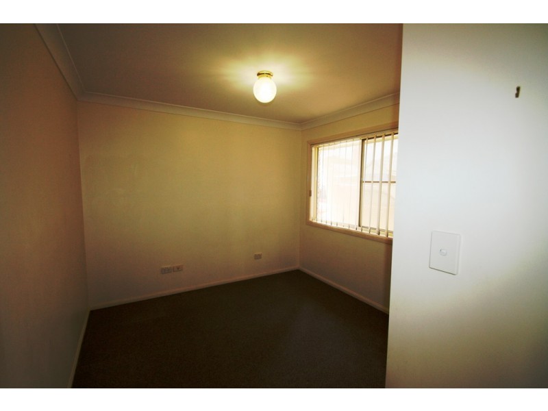 4/10 Dragon, Warwick QLD 4370