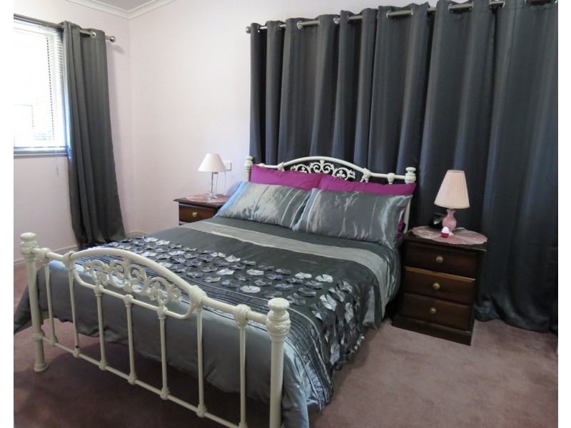 7 Leslie Lane, Hendon QLD 4362