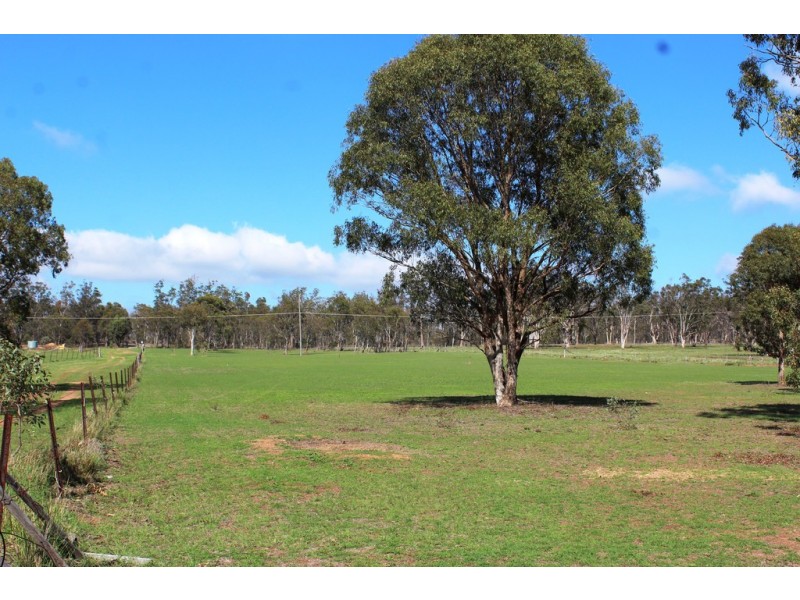 143 Old Stanthorpe Rd, Morgan Park QLD 4370