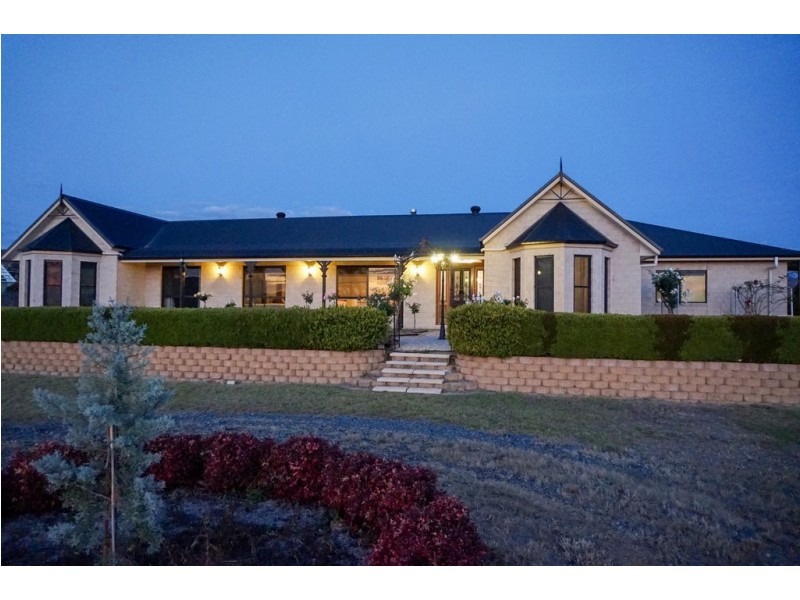 42 Careys Rd, Emu Vale QLD 4371