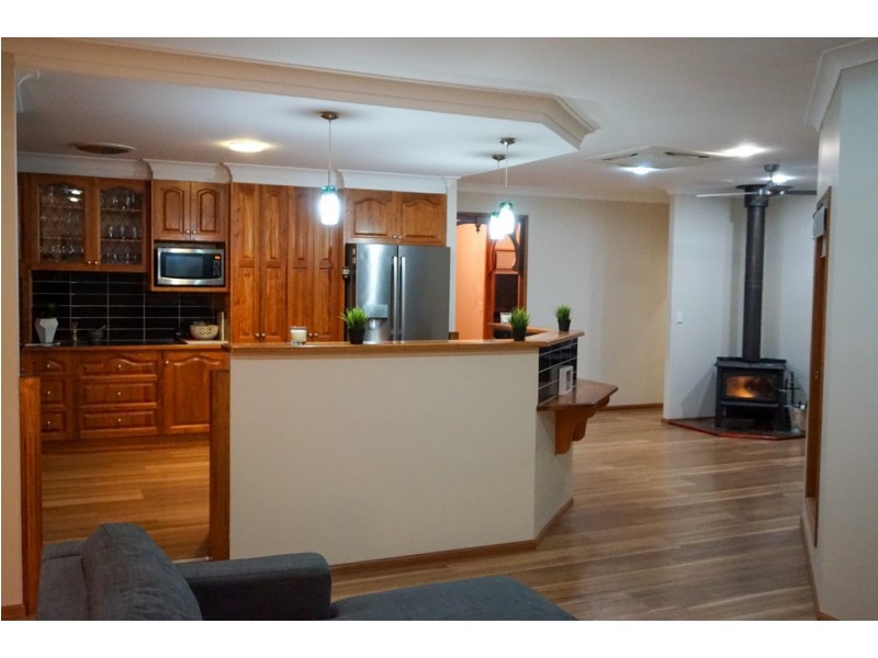 42 Careys Rd, Emu Vale QLD 4371