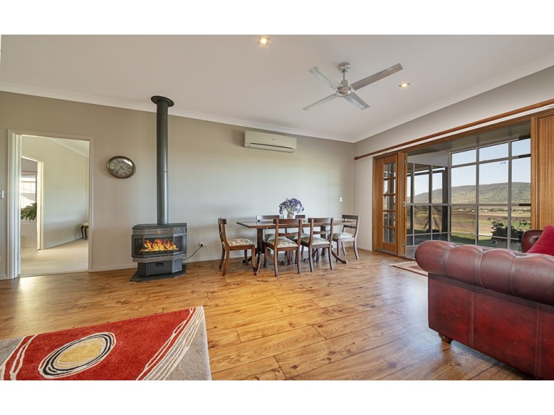 6 Careys Rd, Emu Vale QLD 4371