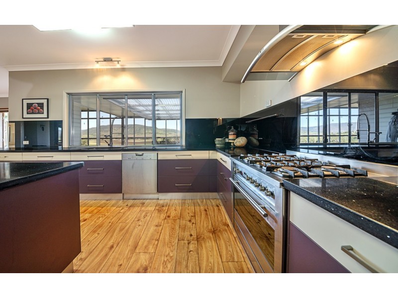 6 Careys Rd, Emu Vale QLD 4371