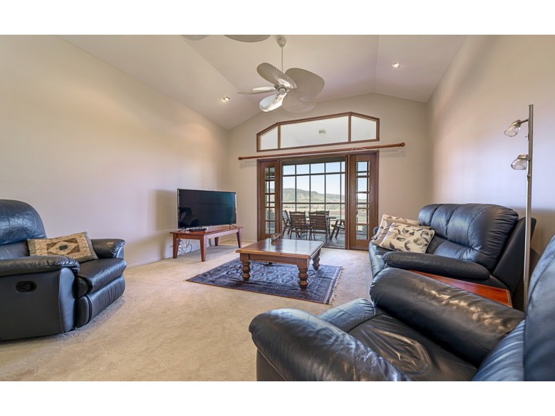 6 Careys Rd, Emu Vale QLD 4371