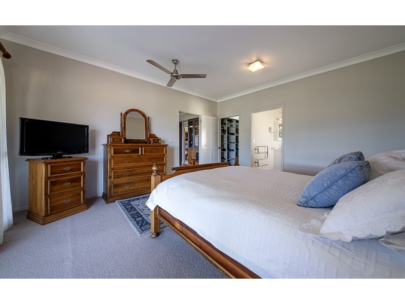 6 Careys Rd, Emu Vale QLD 4371