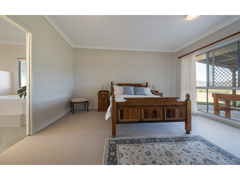 6 Careys Rd, Emu Vale QLD 4371