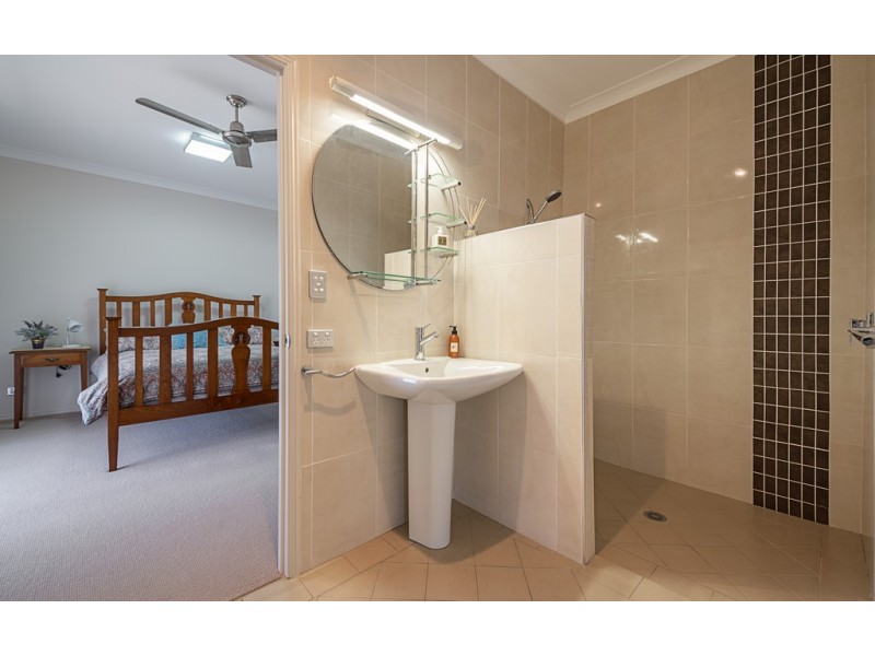 6 Careys Rd, Emu Vale QLD 4371