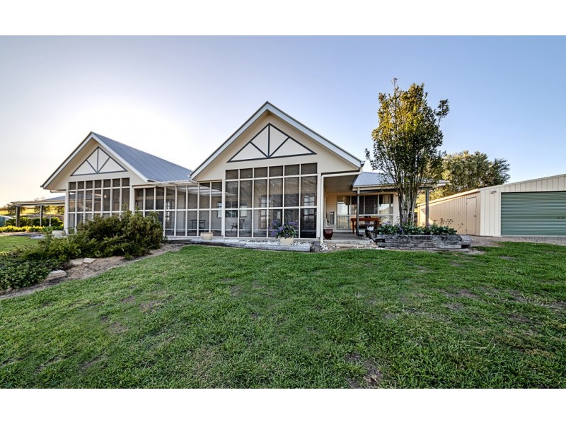 6 Careys Rd, Emu Vale QLD 4371