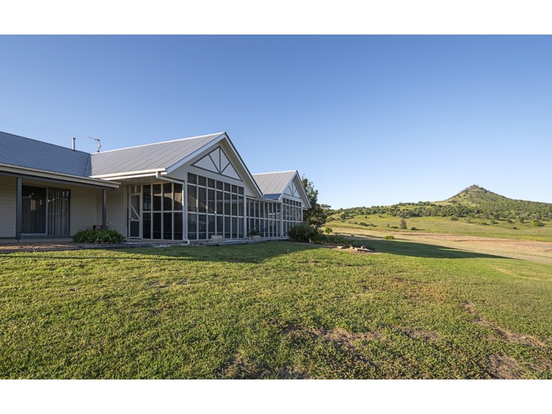 6 Careys Rd, Emu Vale QLD 4371