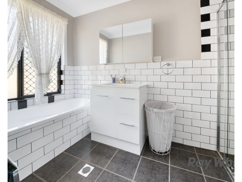 22 Woodford Drv, Cunningham QLD 4370