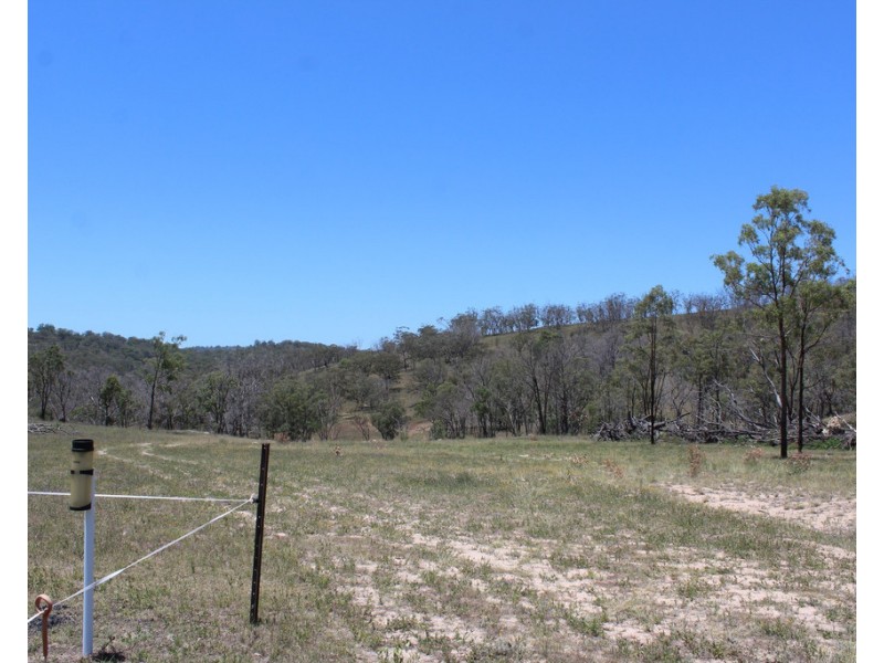 21035 New England Hwy, The Glen QLD 4370