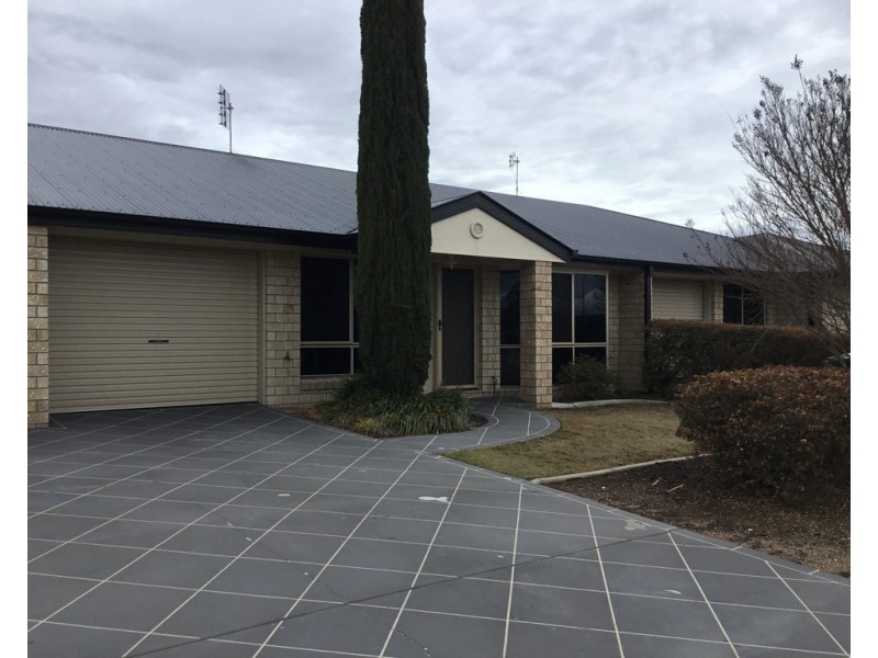 2/8 Brook St, Warwick QLD 4370