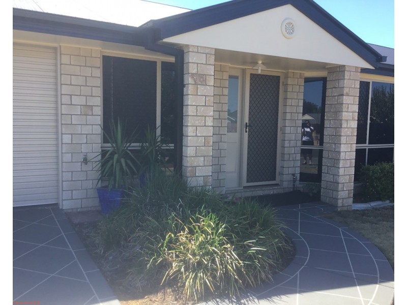 2/8 Brook St, Warwick QLD 4370