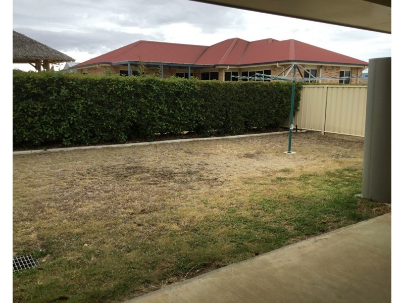 2/8 Brook St, Warwick QLD 4370