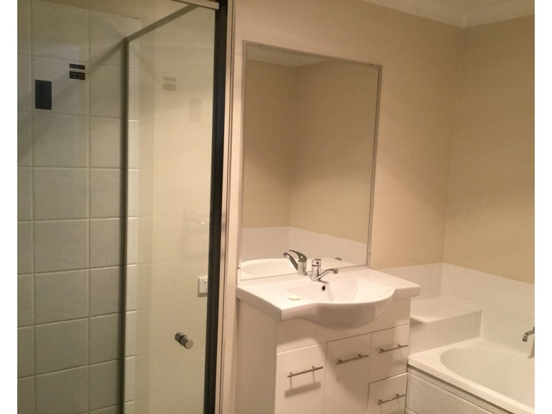 2/8 Brook St, Warwick QLD 4370