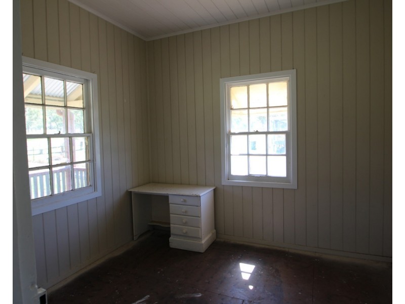 24 and 28 White St, Pratten QLD 4370