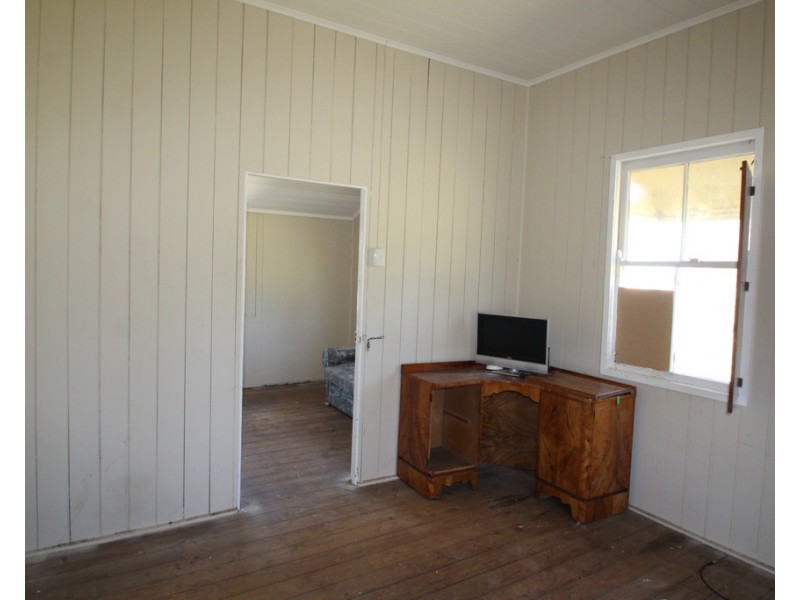24 and 28 White St, Pratten QLD 4370