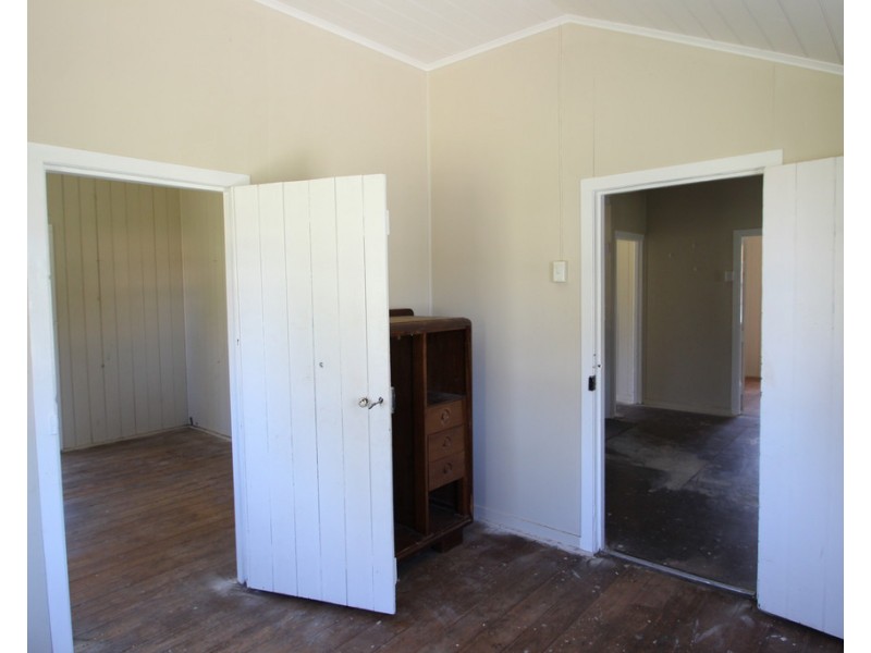24 and 28 White St, Pratten QLD 4370