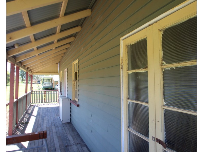 24 and 28 White St, Pratten QLD 4370