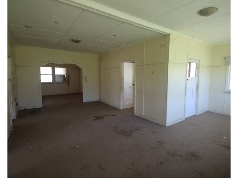 24 and 28 White St, Pratten QLD 4370