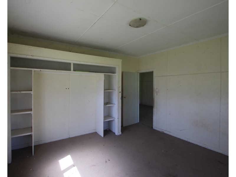 24 and 28 White St, Pratten QLD 4370