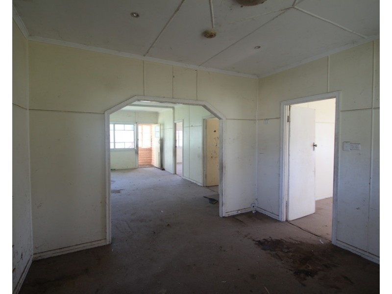 24 and 28 White St, Pratten QLD 4370
